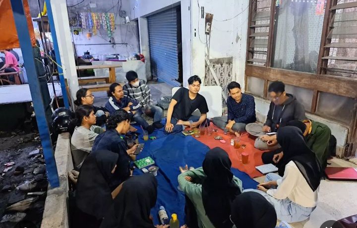 Interdisciplinary Discussion with Students from Philosophy Departement of UIN Surabaya